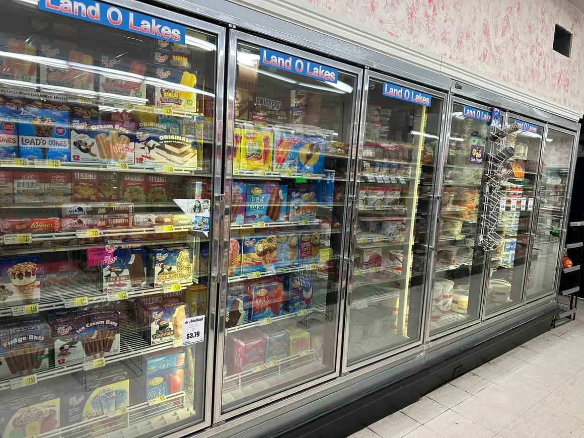  Freezer of icecream 